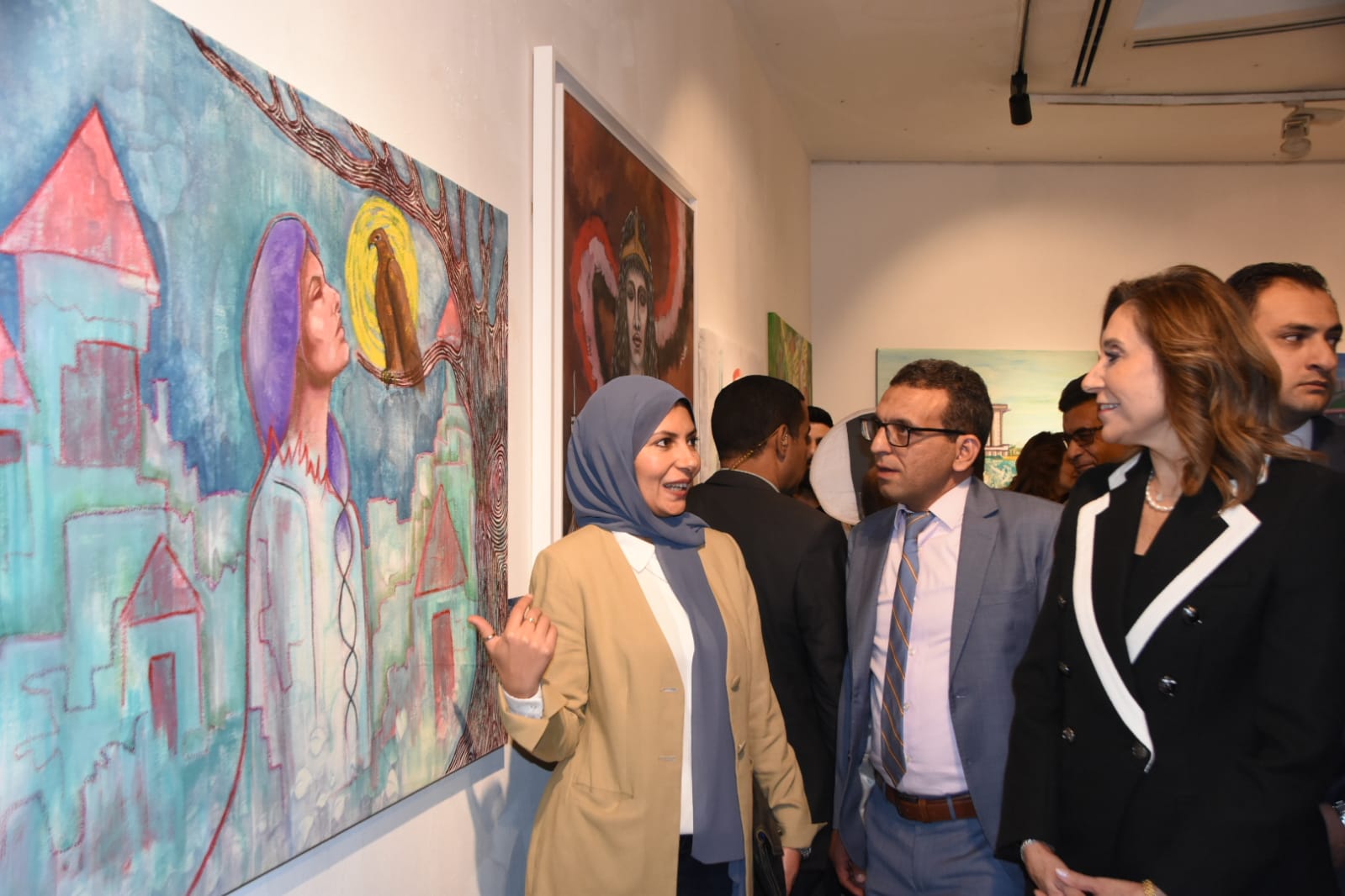وزيرة الثقافة تفتتح معرِض الفن التشكيلي "مصر قد الدنيا" بقصر الفنون بدار الأوبرا المصرية