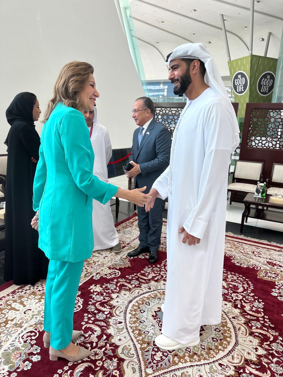 وزيرة الثقافة تلتقي نظيرها الإماراتي في مستهل زيارتها لدولة الإمارات لحضور افتتاح "معرِض أبو ظبي الدُولي للكتاب" 